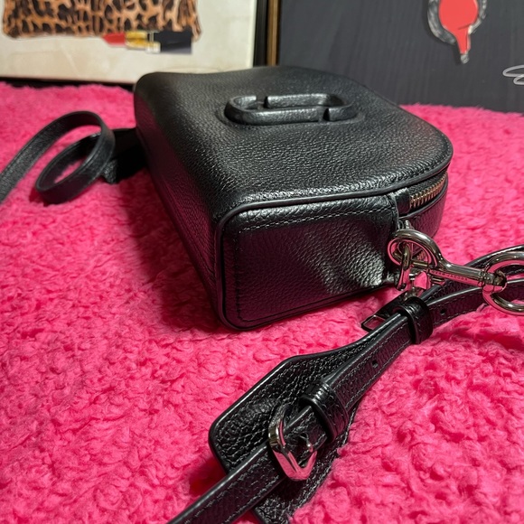 โSOLDโMARC JACOBS SHUTTER SHOT CROSSBODY - Picture 4 of 8
